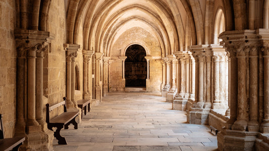 Meditieren im Kloster: Stille finden in einer lauten Welt